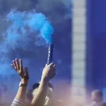 انتقام خلاقانه لیورپولی‌ها: بدرقه اورتون با دود قرمز!