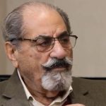 ویدیو / ناخدا صمدی، فرمانده گردان تکاوران در خرمشهر: چرا فکر می‌کنید صدام روز هفتم گفت حاضرم به مذاکره؟ / وقتی وارد خرمشهر شدم روی تابلویی نوشته بود جمعیت ۳۶ میلیون نفر؛ این یعنی ۳۶ میلیون ایرانی پشت سر رزمنده‌ها هستند / ۳۴ روز در خرمشهر درگیر بودم، نزدیک ۹۰۰ نفر خودم آدم داشتم؛ جیره تکاور ۴۶۰۰ کالری در روز است، اما مردم انقدر غذا می‌آوردند که مدام اضافه می‌ماند