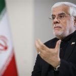 مهرماه جمع‌بندی داشتیم که باید حالت جنگی را در مدیریّت کشور در نظر بگیریم/در نهاد‌های بالادستی مشورت کردیم و دو سناریوی صادرات ۵۰۰هزار بشکه نفت در روز و صادرات صفر بشکه نفت را در آنجا دیدیم/رژیم صهیونیستی تبلیغ کرده بود برای سه روز؛ روز اوّل با زدن فرماندهان، پیروزی جنگی پیدا کند، روز دوّم مردم از آنها حمایت می‌کنند، روز سوّم در مذاکره‌ای که قرار بود داشته باشیم روی تسلیم توافق می‌شود