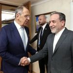 گفت‌وگوی تلفنی وزرای خارجه ایران و روسیه درباره برنامه هسته‌ای تهران/ طرف روسی آمادگی خود را برای ادامه مشارکت قابل توجه در تلاش‌های دیپلماتیک، به منظور عادی‌سازی اوضاع پیرامون برجام، اعلام کرد