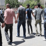 پلیس:  ۲۲ نفر از عاملان بی‌نظمی در یکی از محلات خمینی‌شهر دستگیر شدند / در بازرسی‌های صورت‌گرفته یک قبضه سلاح شکاری و ۱۲ تیغه سلاح سرد کشف شد